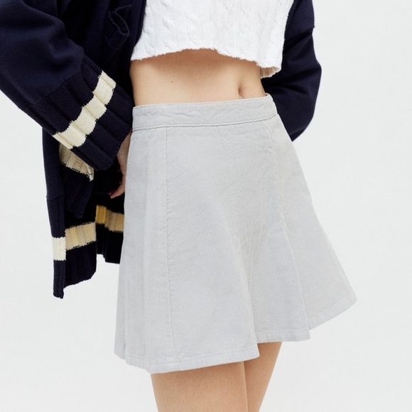 NWT UO Pleated Corduroy Mini Skirt - Light Gray - Academia - Picture 3 of 4